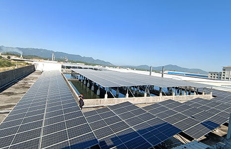 Elektrownie fotowoltaiczne, słoneczne, inwerterowe, INVT, podłączone do sieci, przemysłowe i komercy Prefabrykowana baza przemysłowa budynku Guangdong AOSTEEL Construction Co., Ltd. wykorzystuje zasoby światła na dachu do budowy przemysłowej i komercyjnej elektrowni fotowoltaicznej o mocy 2,4 MW, wyk